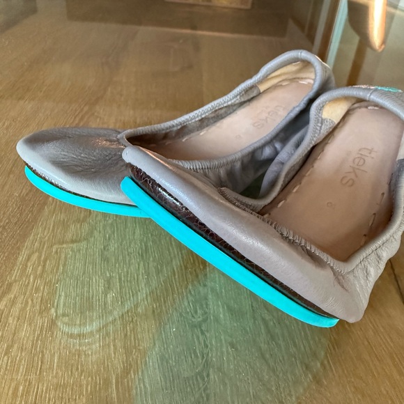 NWOT~Tieks  Foldable Ballet Flats - Picture 3 of 6